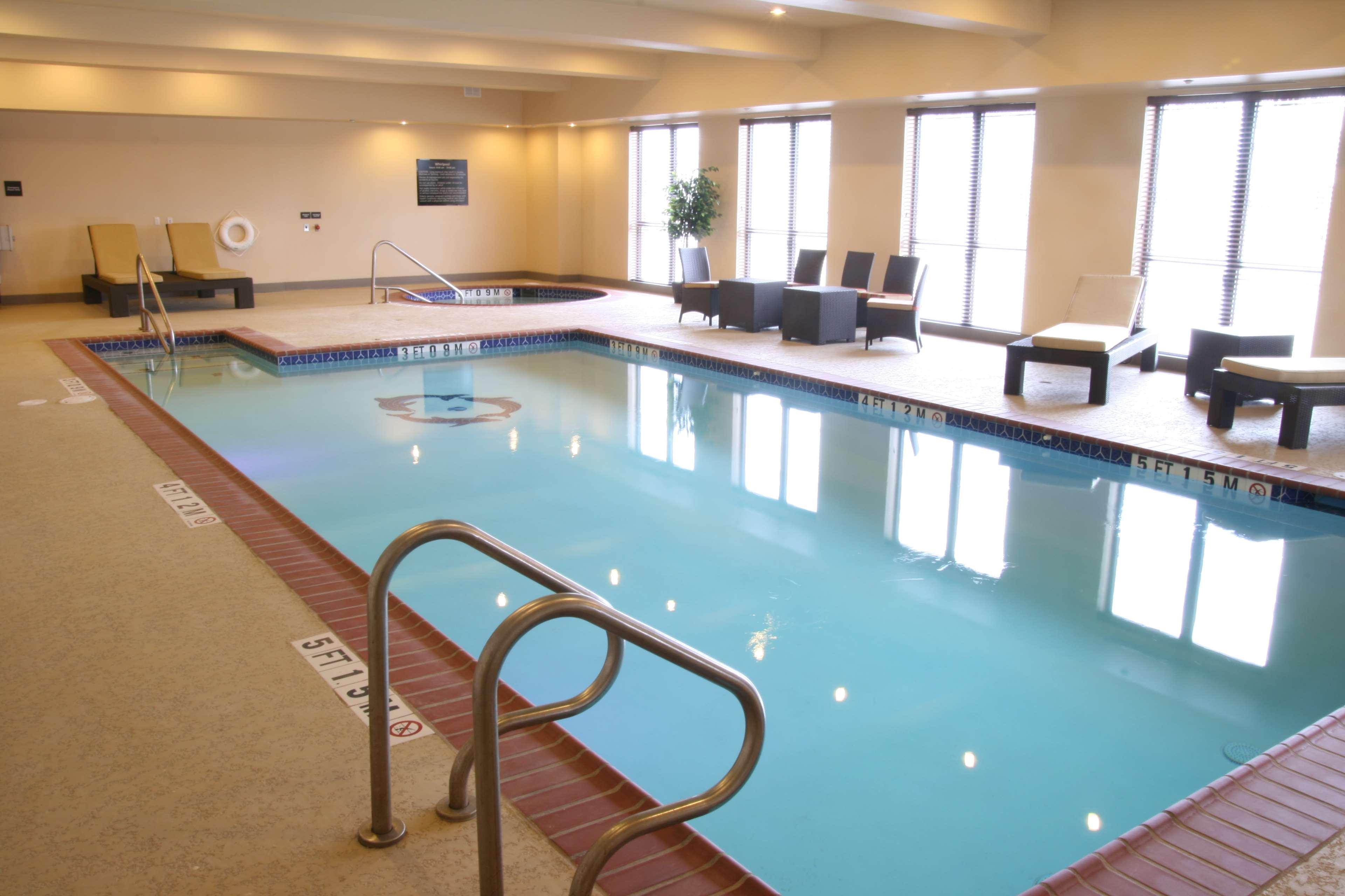 Hotel Hampton & Bastrop