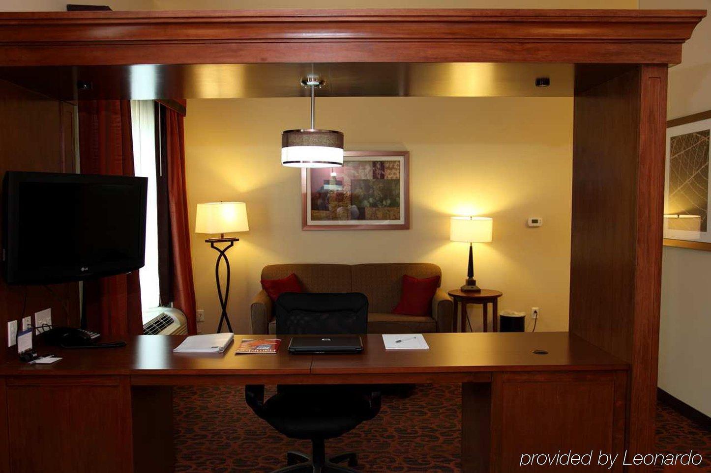 Hampton & Hotel 3*