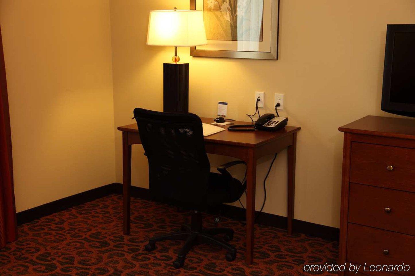 Hotel Hampton &